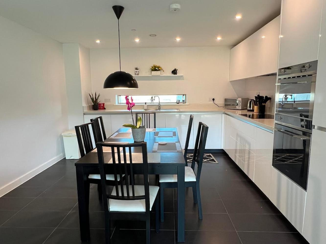 Cambridge Stays - Apartment At Addenbrooke Hospital And Bio Campus - Free Private Parking Exterior foto